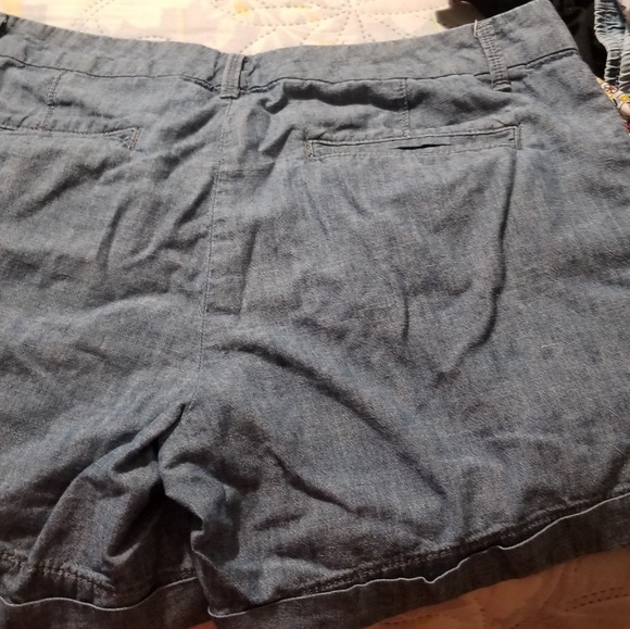 Shorts - Picture 3 of 3